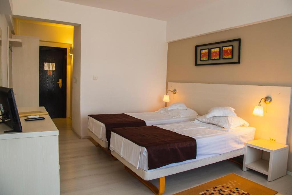 Hotel Ambasador Mamaia Buitenkant foto