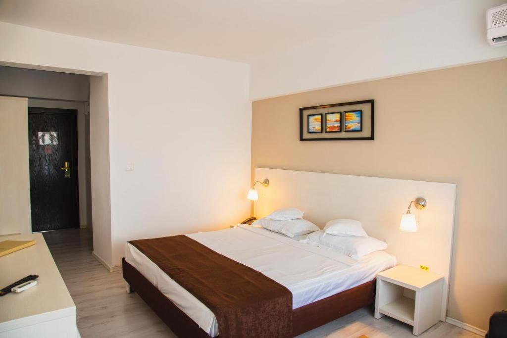 Hotel Ambasador Mamaia Buitenkant foto