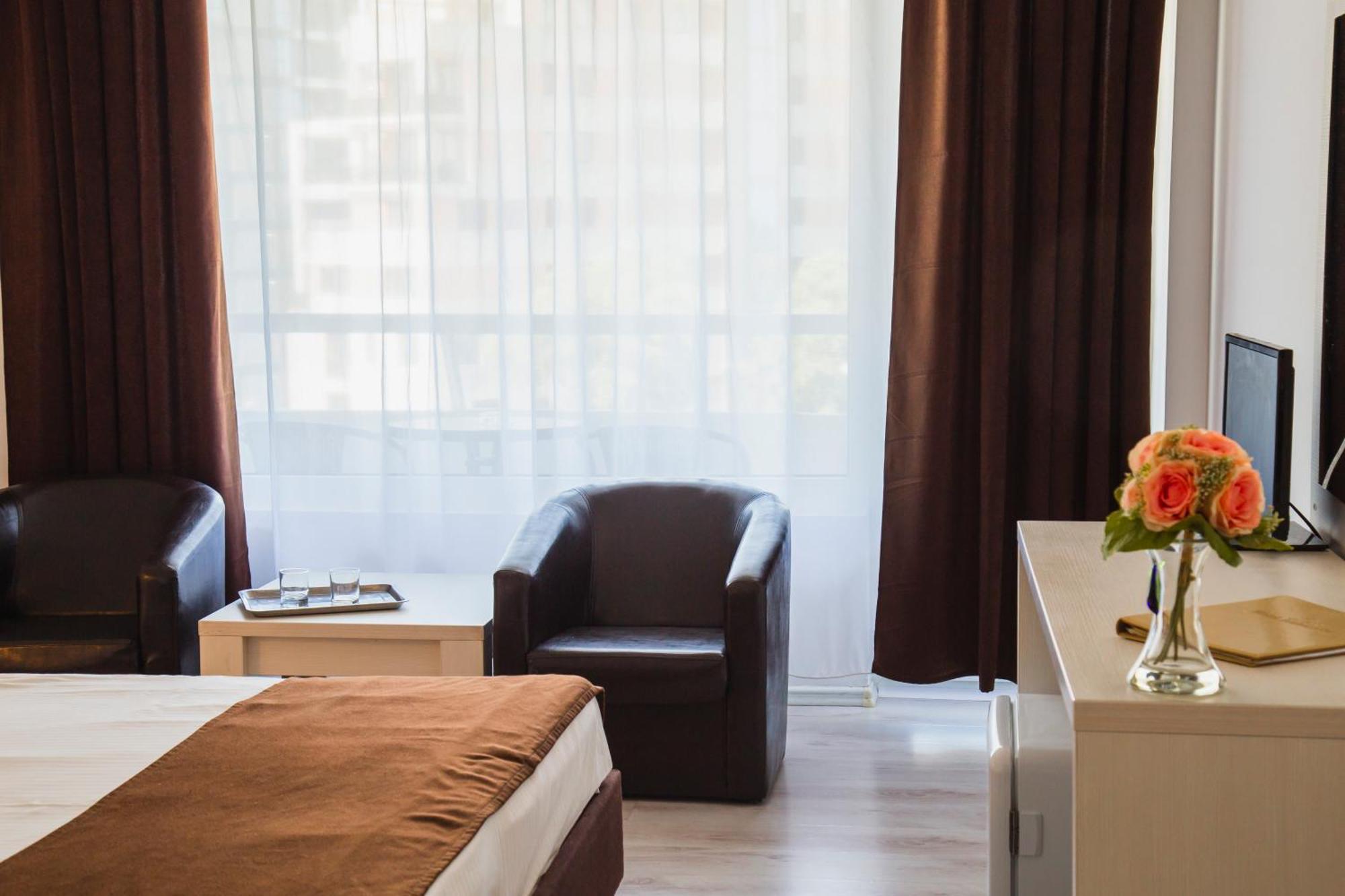 Hotel Ambasador Mamaia Buitenkant foto