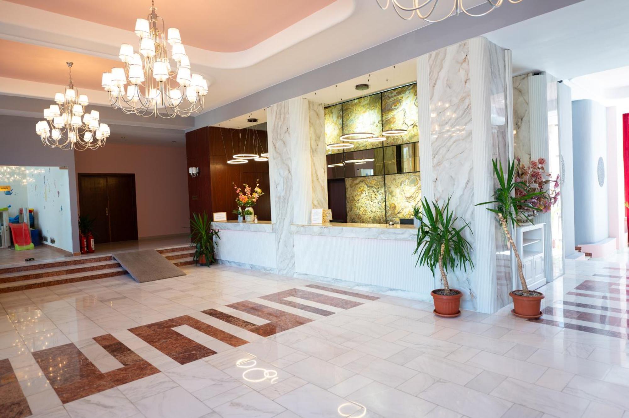Hotel Ambasador Mamaia Buitenkant foto