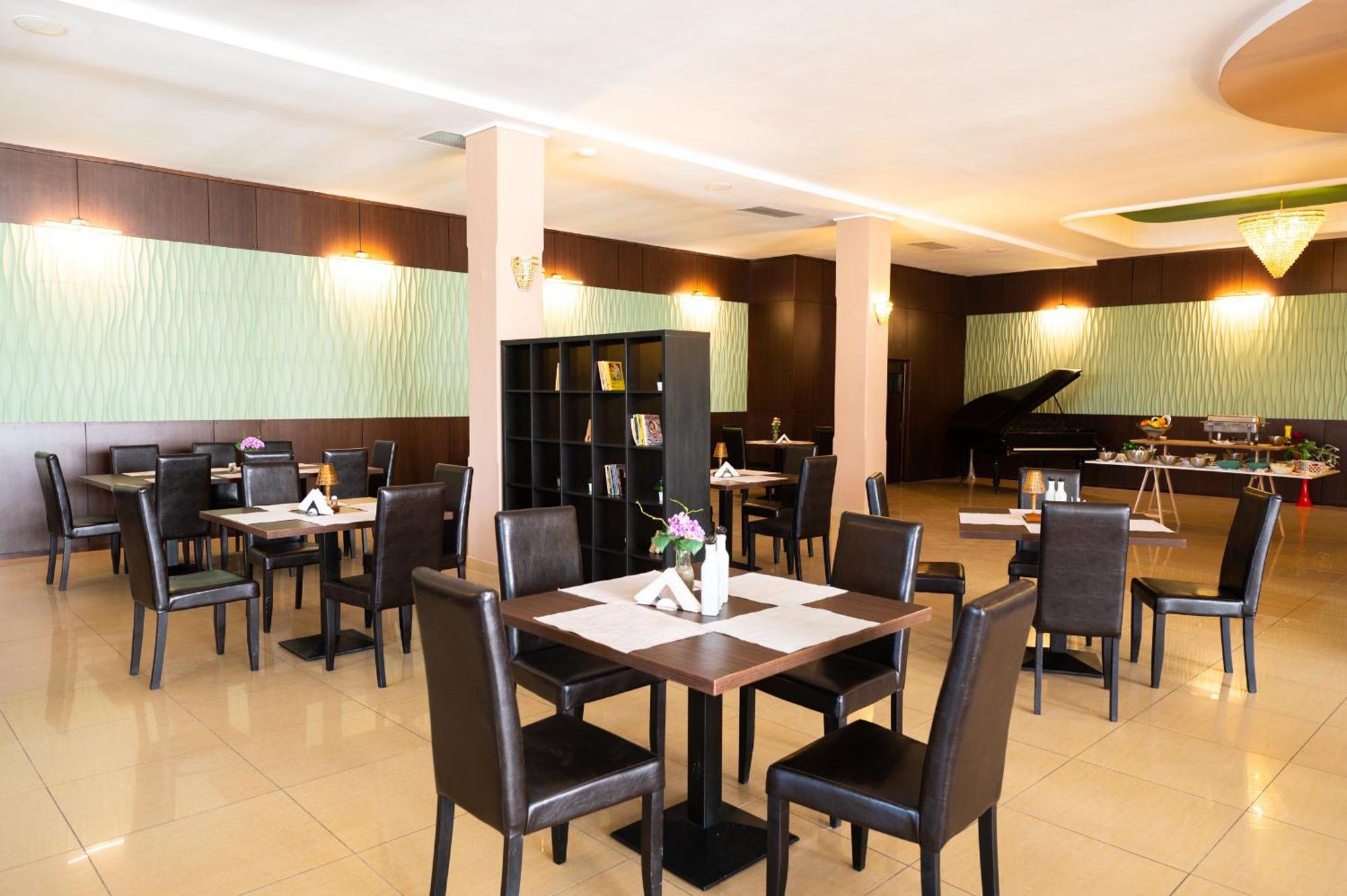Hotel Ambasador Mamaia Buitenkant foto